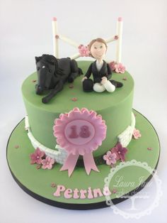 12 Photos of Cakes Shaped Like Horse With Rider