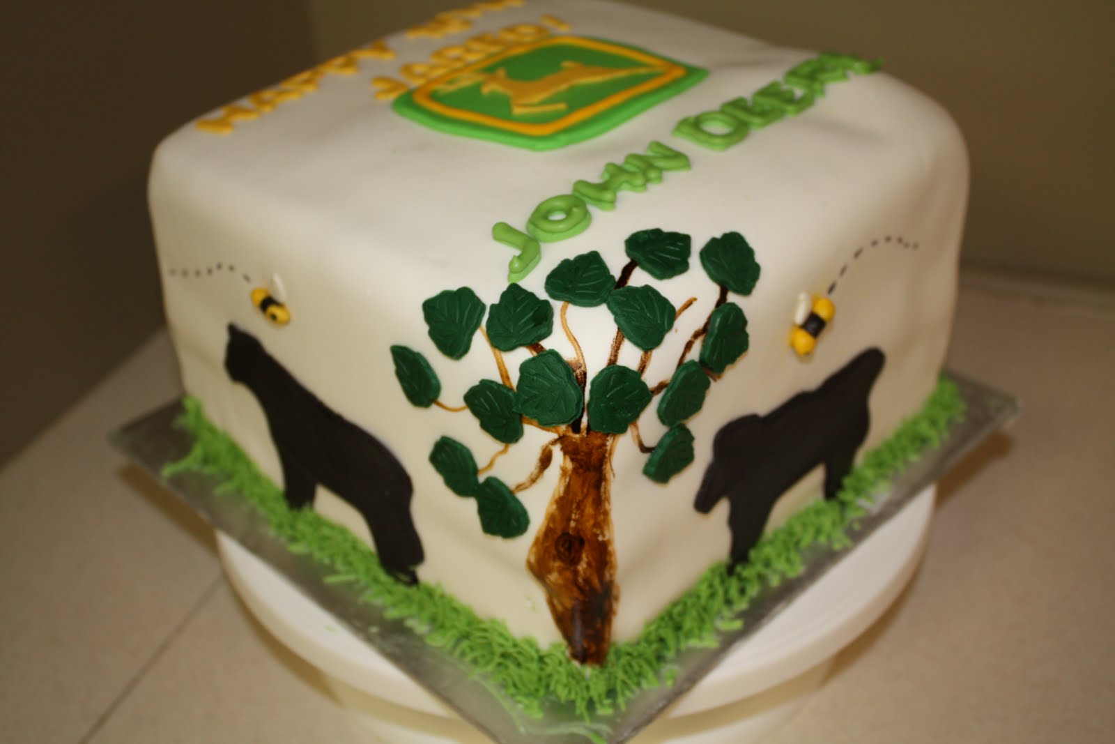 10 Photos of 16th Anniversary Deer Cakes