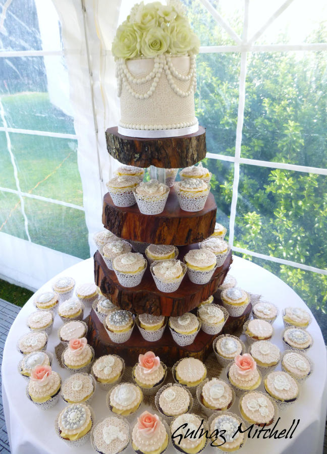 Rustic Wedding Cakes with Cupcakes