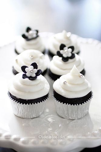 6 Photos of Black And White Baby Shower Cupcakes