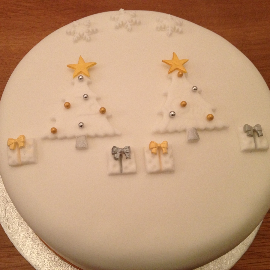 Simple Christmas Cake Decoration