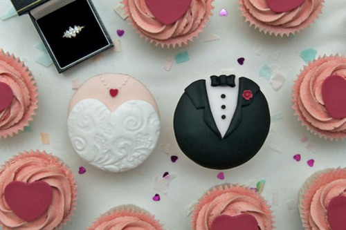 Wedding Bride & Groom Cupcakes