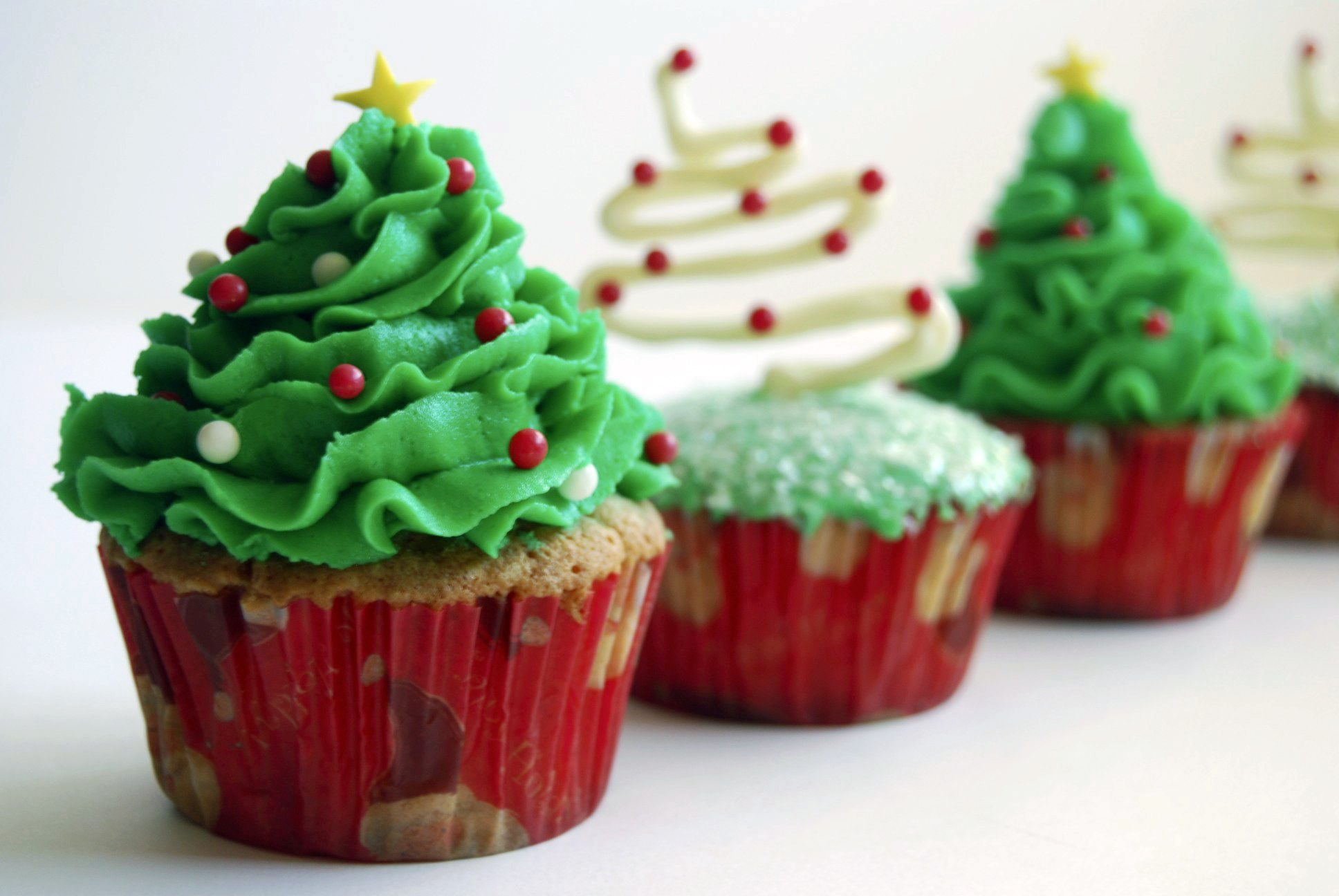 12 Gallery Of Christmas Cupcakes Photo Christmas Cupcakes