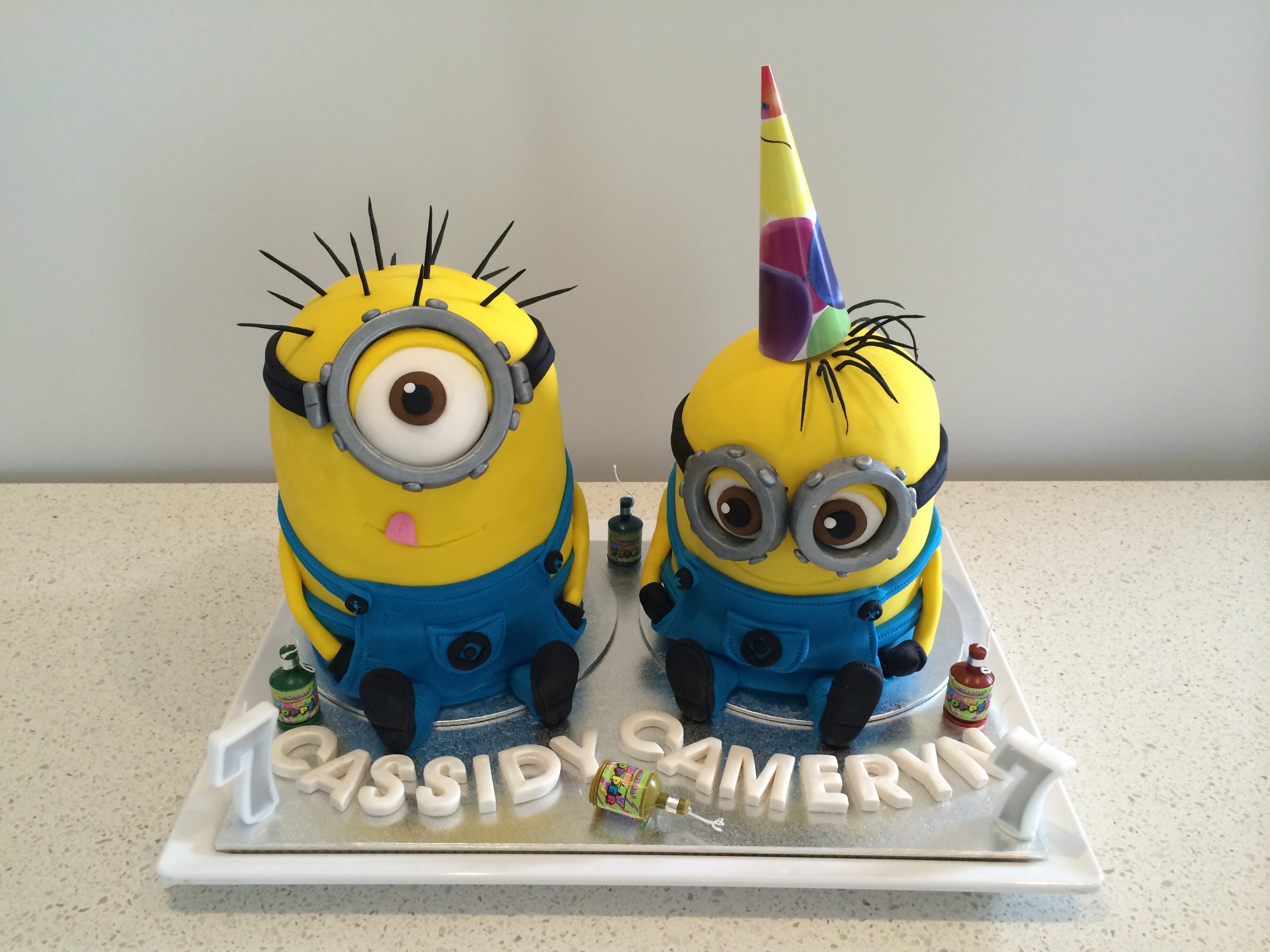 Despicable Me Minion Cake