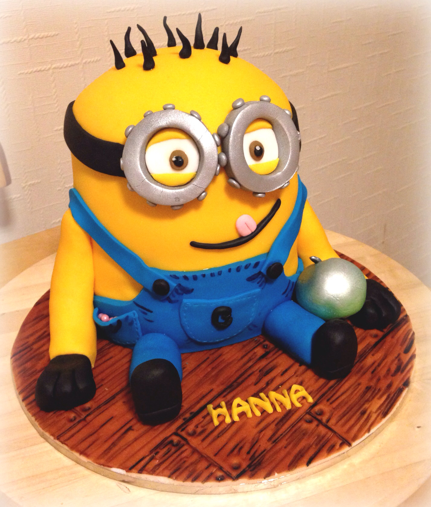 Minion Cakes without Fondant