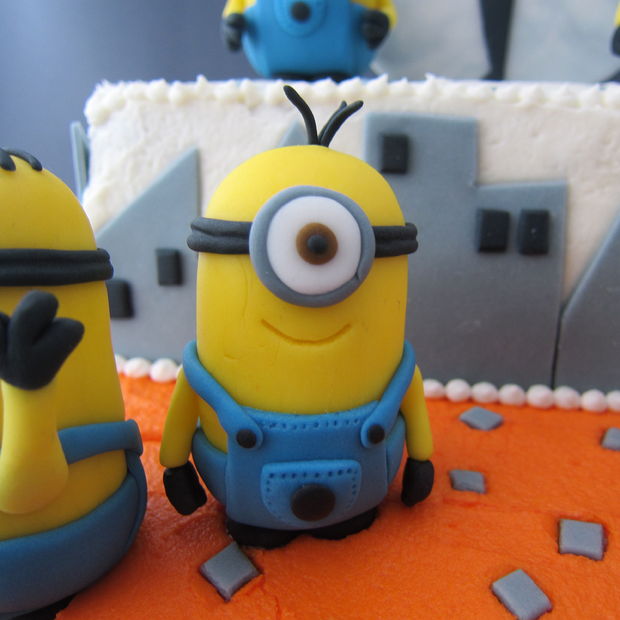 Minion Fondant Cake