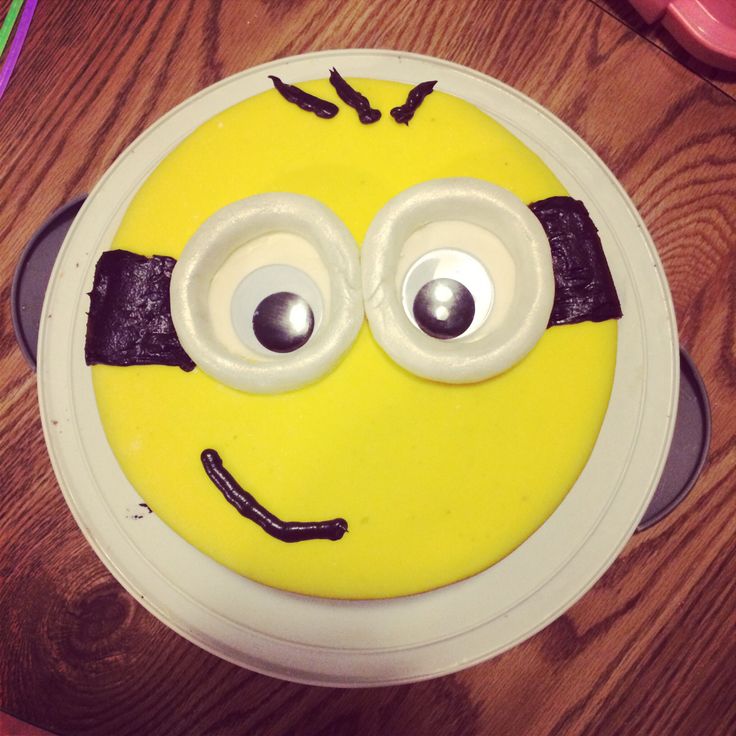 Minion Fondant Cake