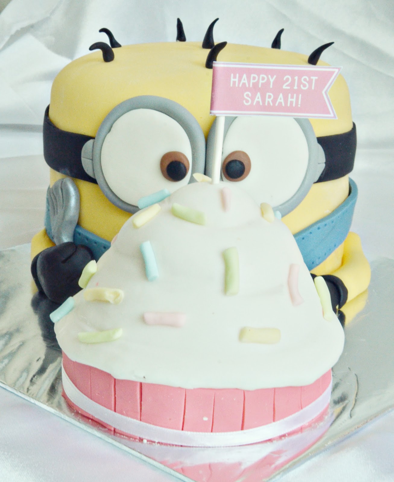 Minion Fondant Cake