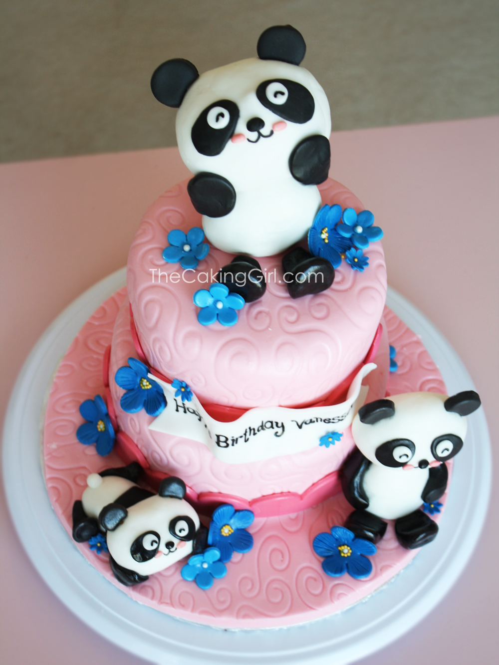 Торт с фигурками «панд»