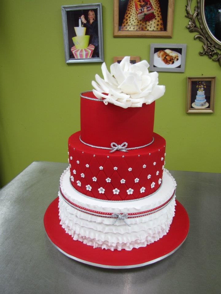 Red and White Wedding Cake Ideas