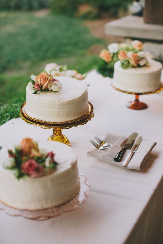 Vintage Wedding Cake Table