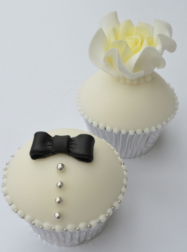 Wedding Bride and Groom Cupcakes