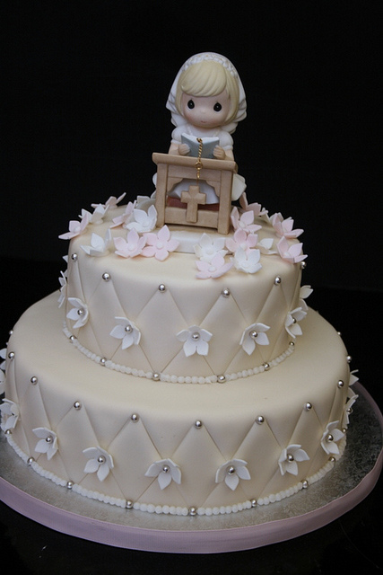 Beautiful Communion Cakes for Girls