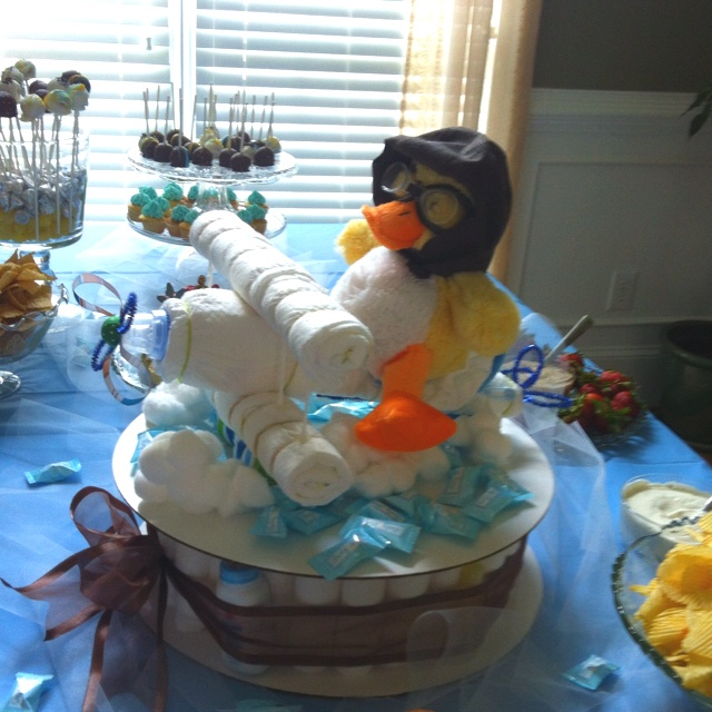 12 Photos of Plane Theme Diaper Cakes