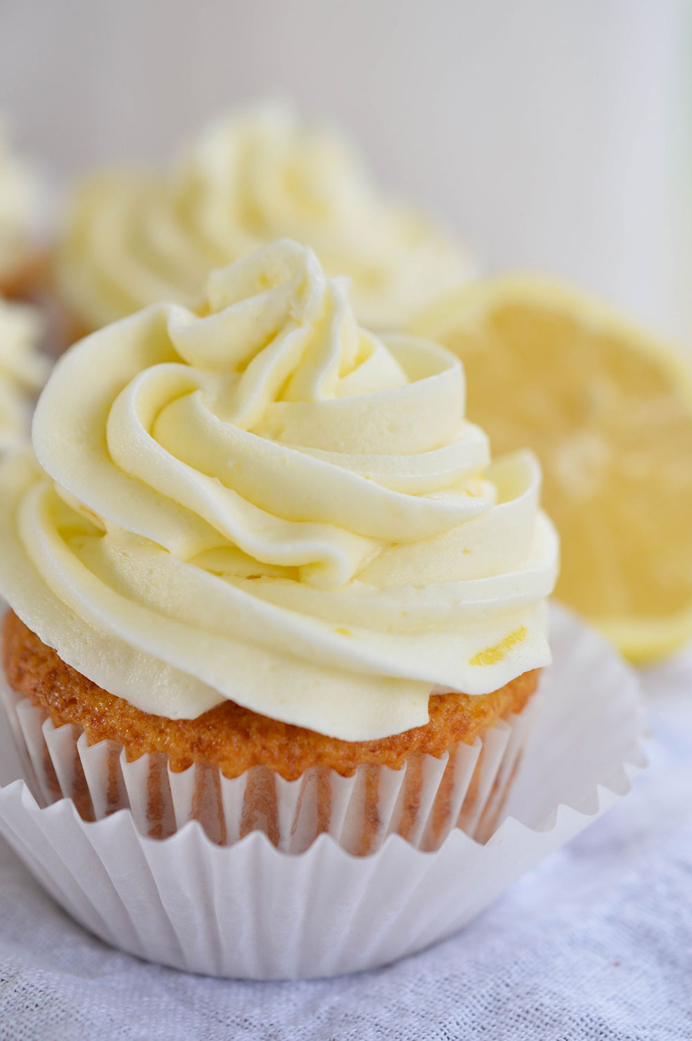 Cupcakes with Lemon Pie Filling