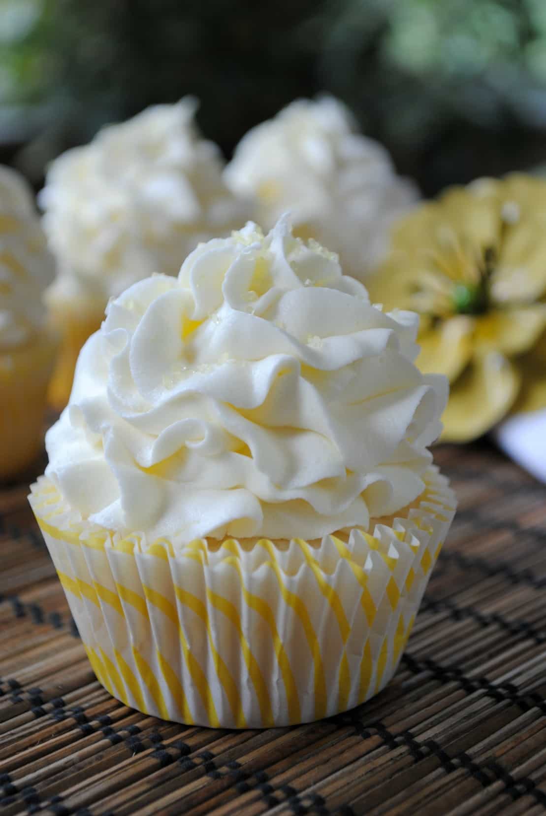 10 Photos of Lemon Cupcakes With Lemon Buttercream