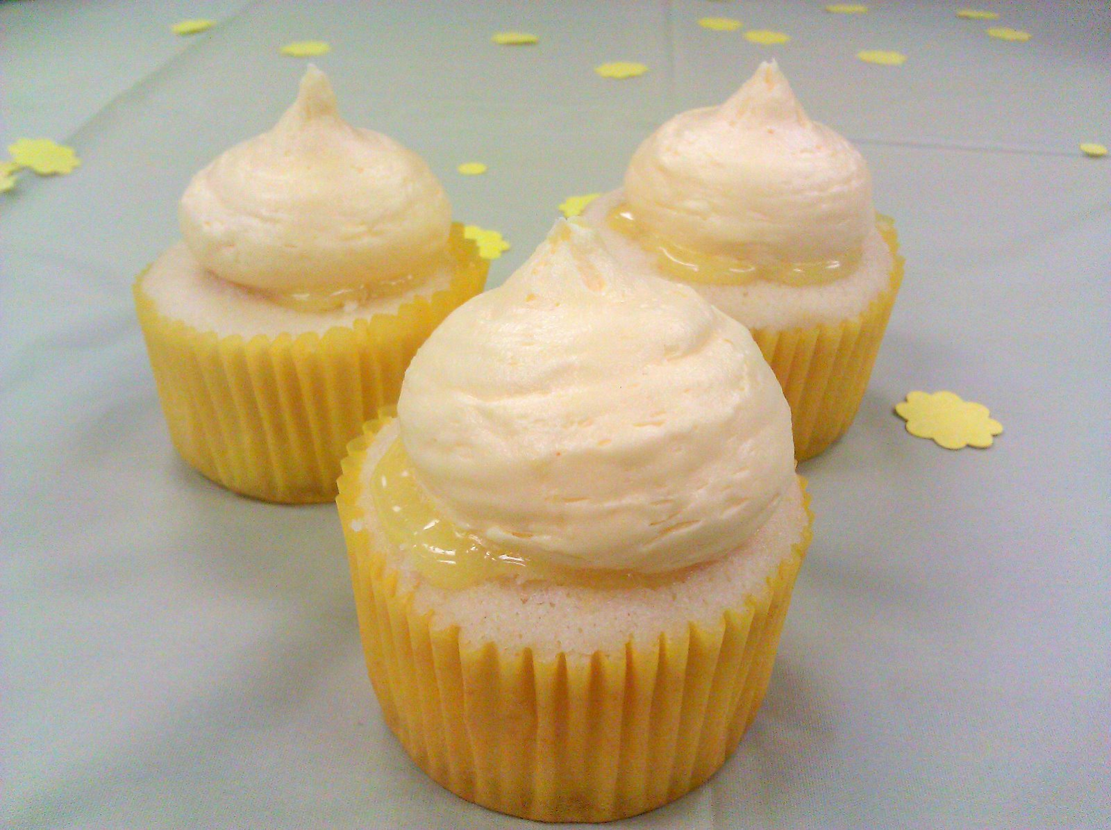 Lemon Curd Cupcake with Buttercream