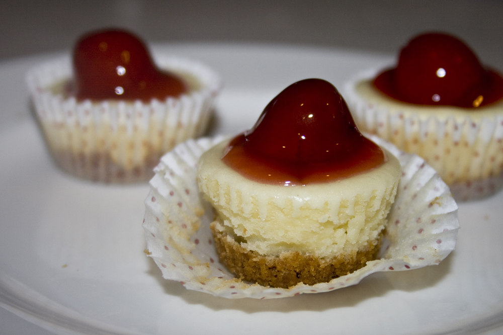 Mini Cheesecakes with Graham Cracker Crust