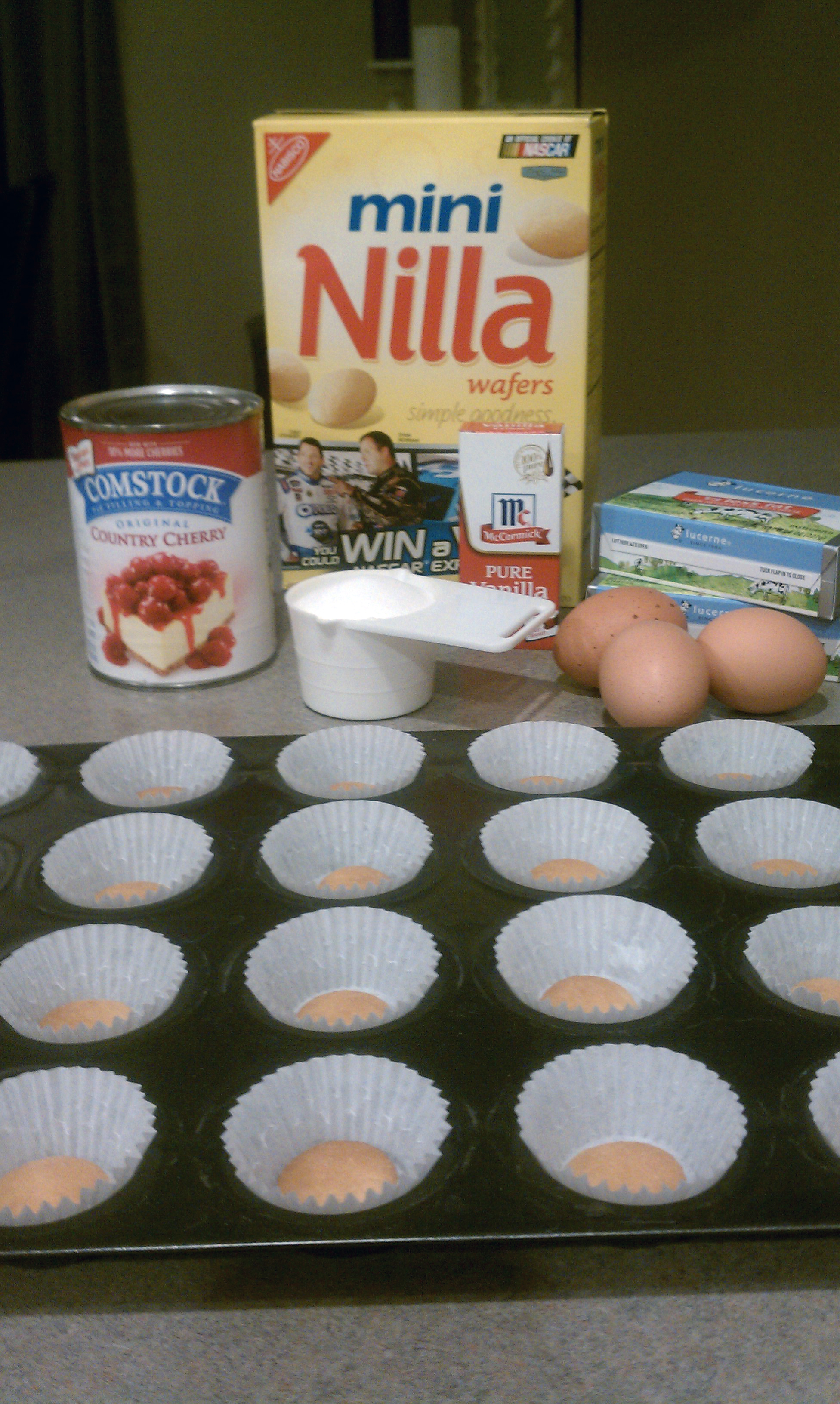 Mini Cheesecakes with Vanilla Wafers