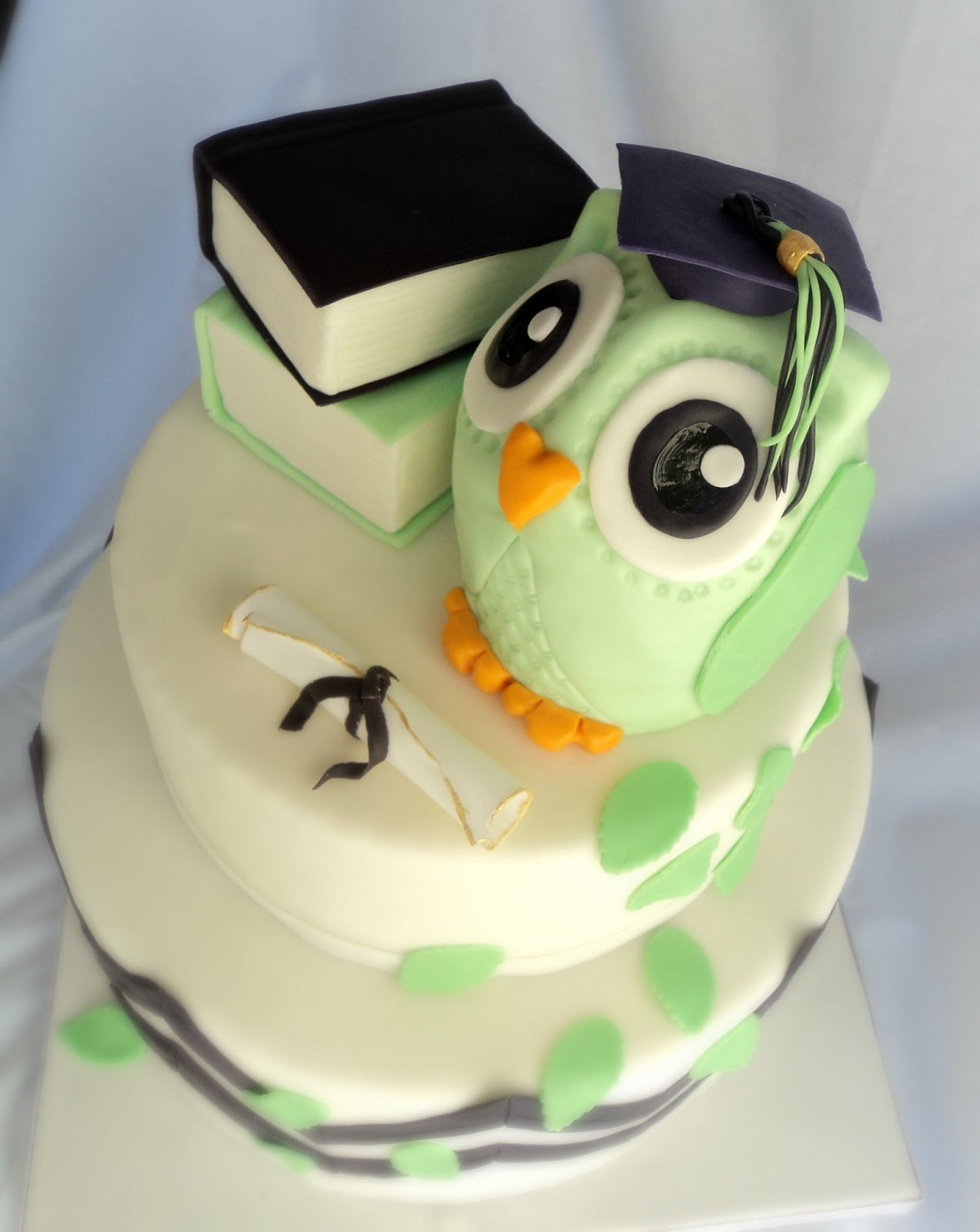 Owl Graduation Cake