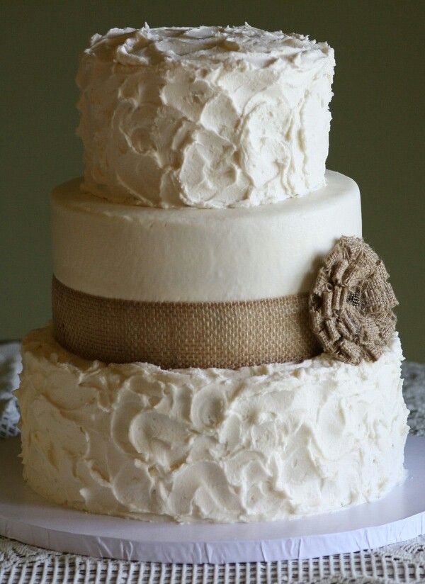 Rustic Wedding Cake with Burlap