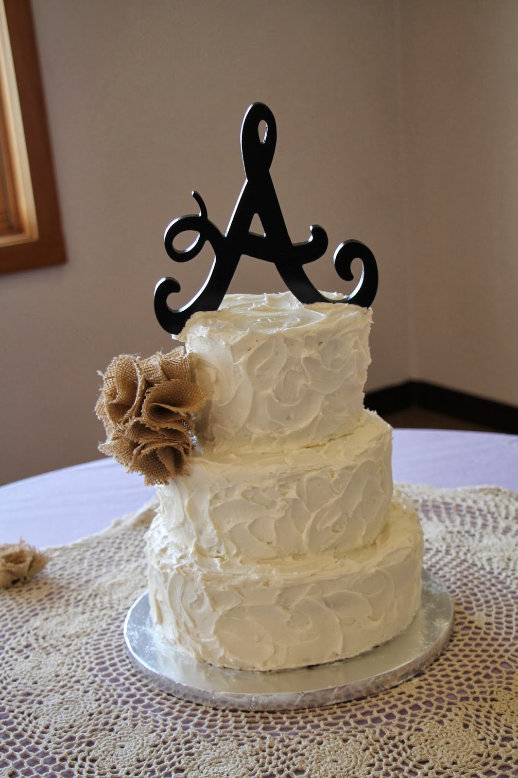 Rustic Wedding Cake with Burlap