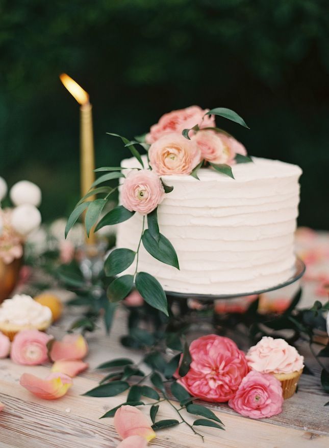 Simple Wedding Cake with Flowers