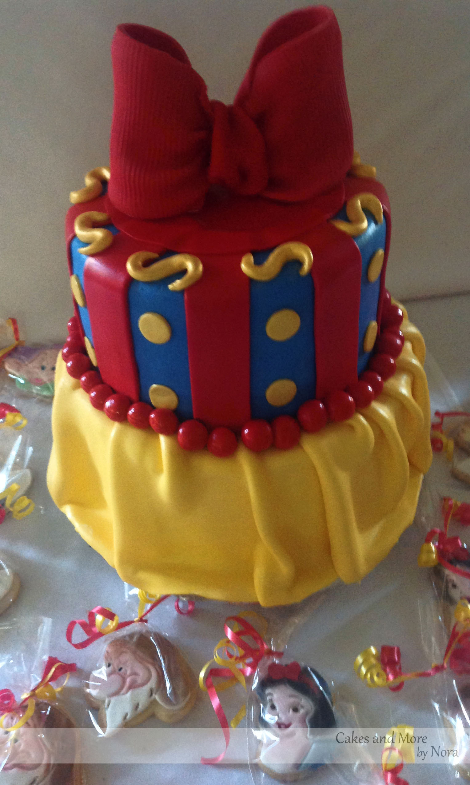 Snow White Birthday Cake