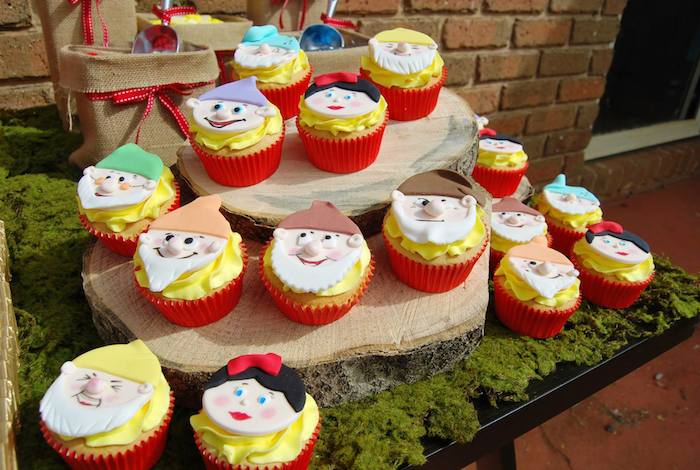 Snow White Themed Birthday Party