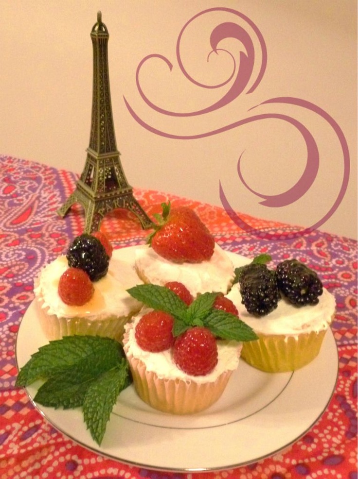 5 Photos of Vanilla Cupcakes With Fruit