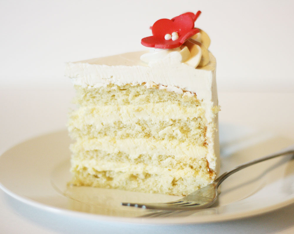 White Cake with Cheesecake Filling