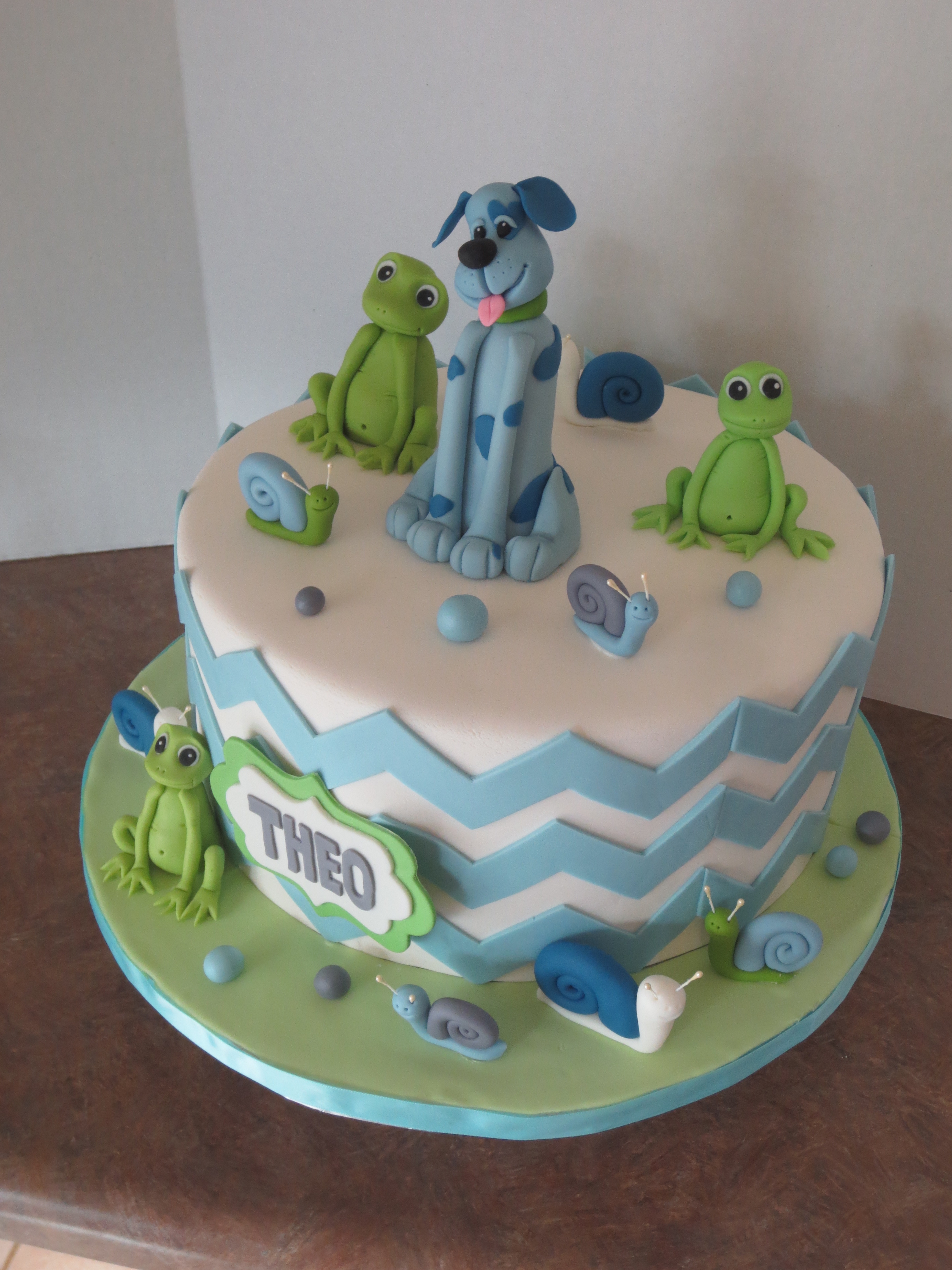 12 Photos of Frogs Snails Puppy Dog Tails Baby Shower Cakes