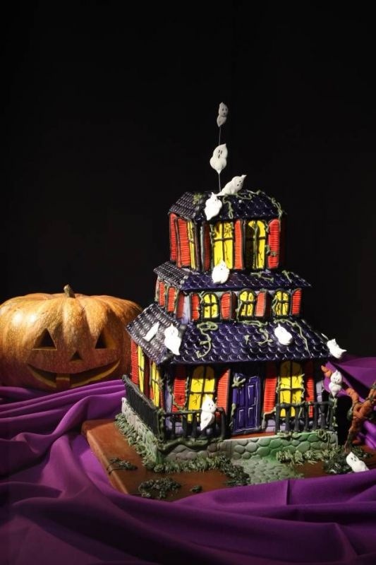 Halloween Haunted House Cake