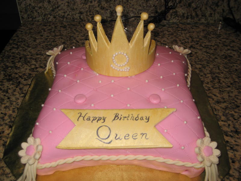 Happy Birthday Queen Cake