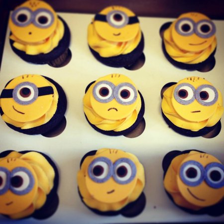 6 Minion Fondant Cupcakes Photo Minion Cupcake Cake Minion