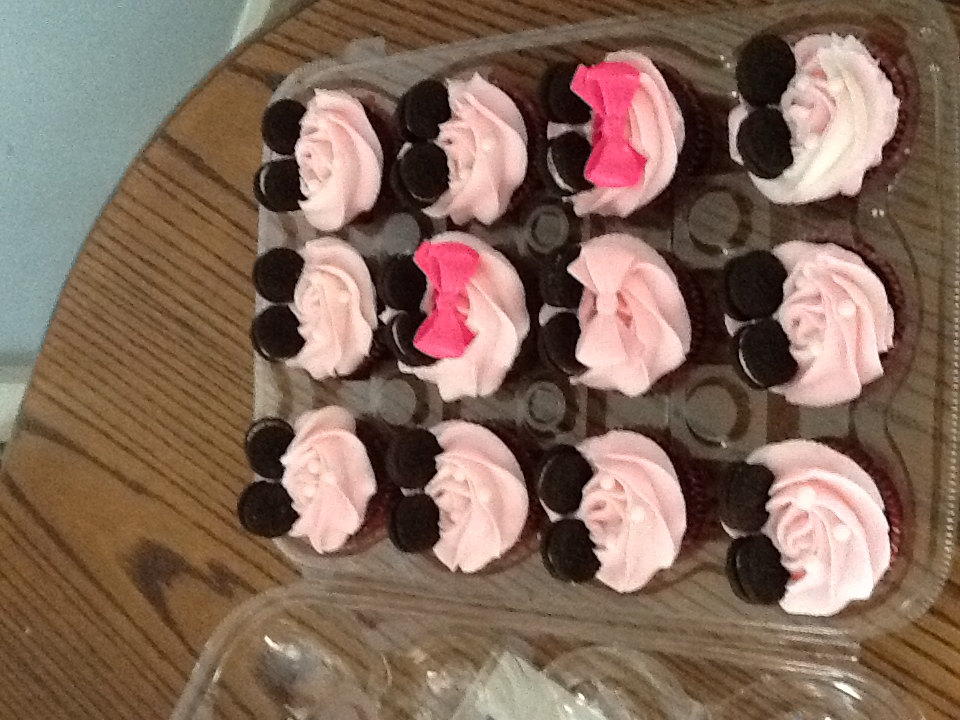 Minnie Mouse Baby Shower Cupcakes