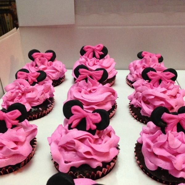 Minnie Mouse Baby Shower Cupcakes