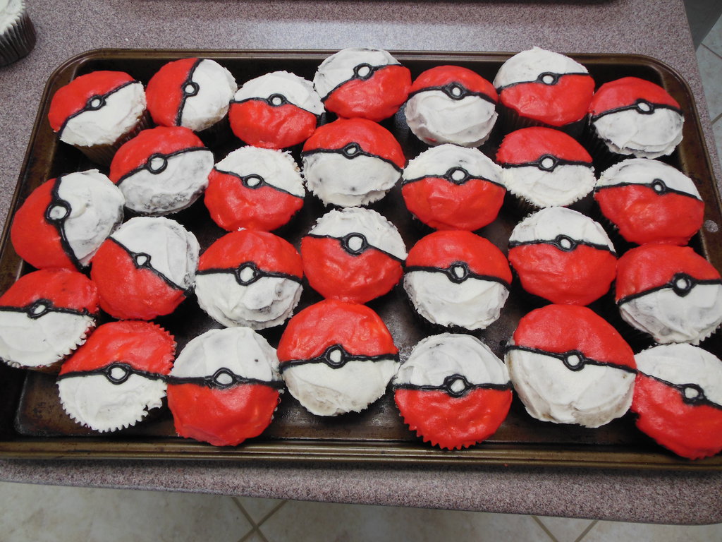 Pokemon Ball Cupcakes