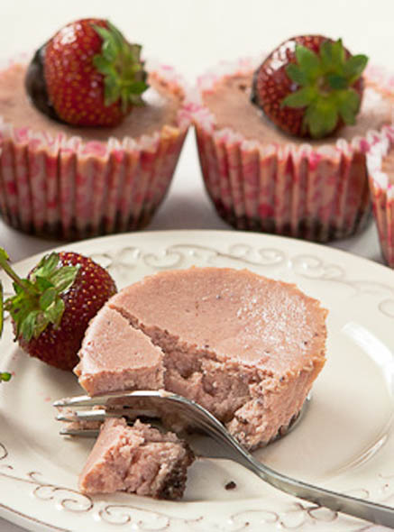 Strawberry Mini Cheesecake Cupcakes