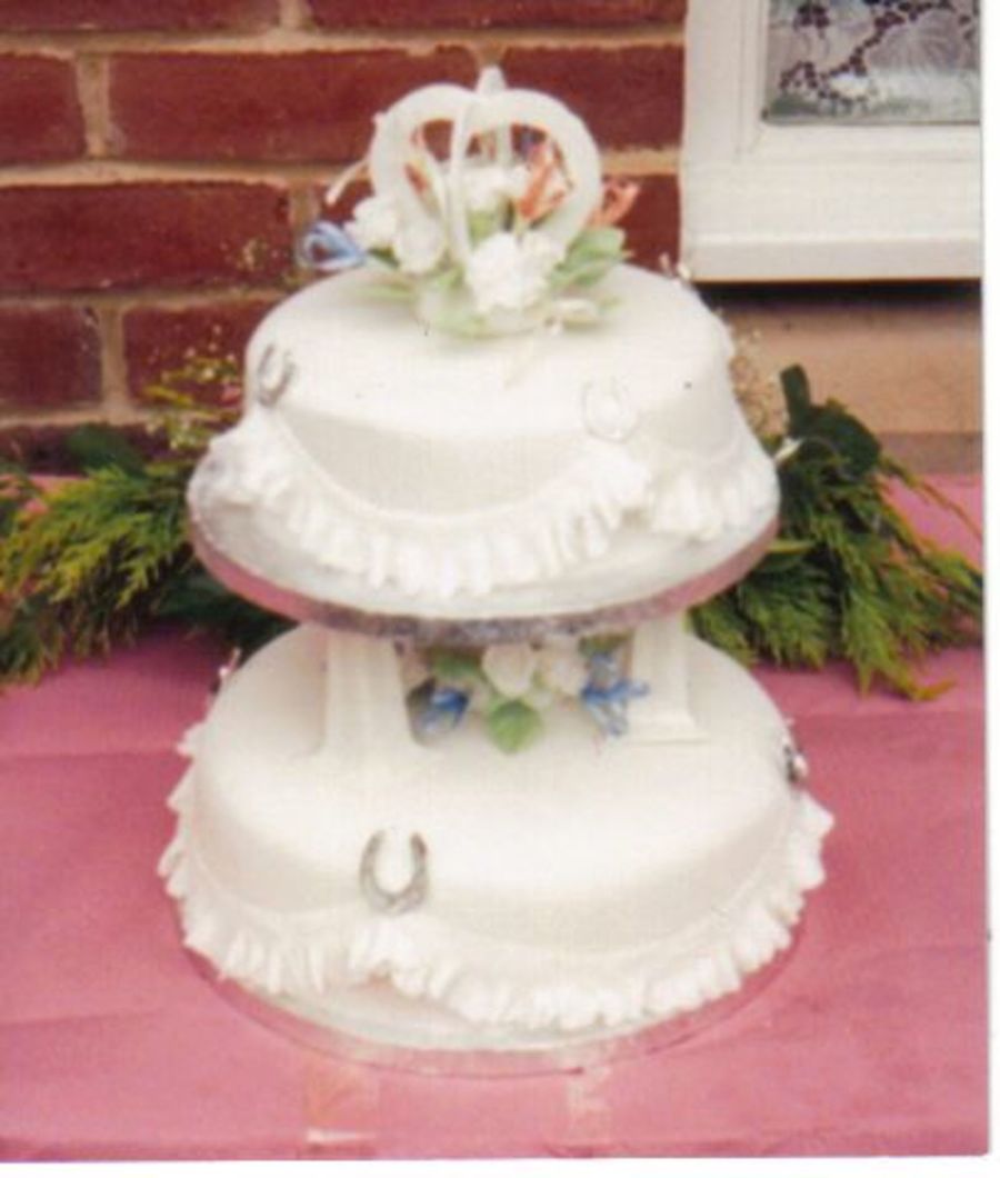 2 Tier Round Wedding Cakes