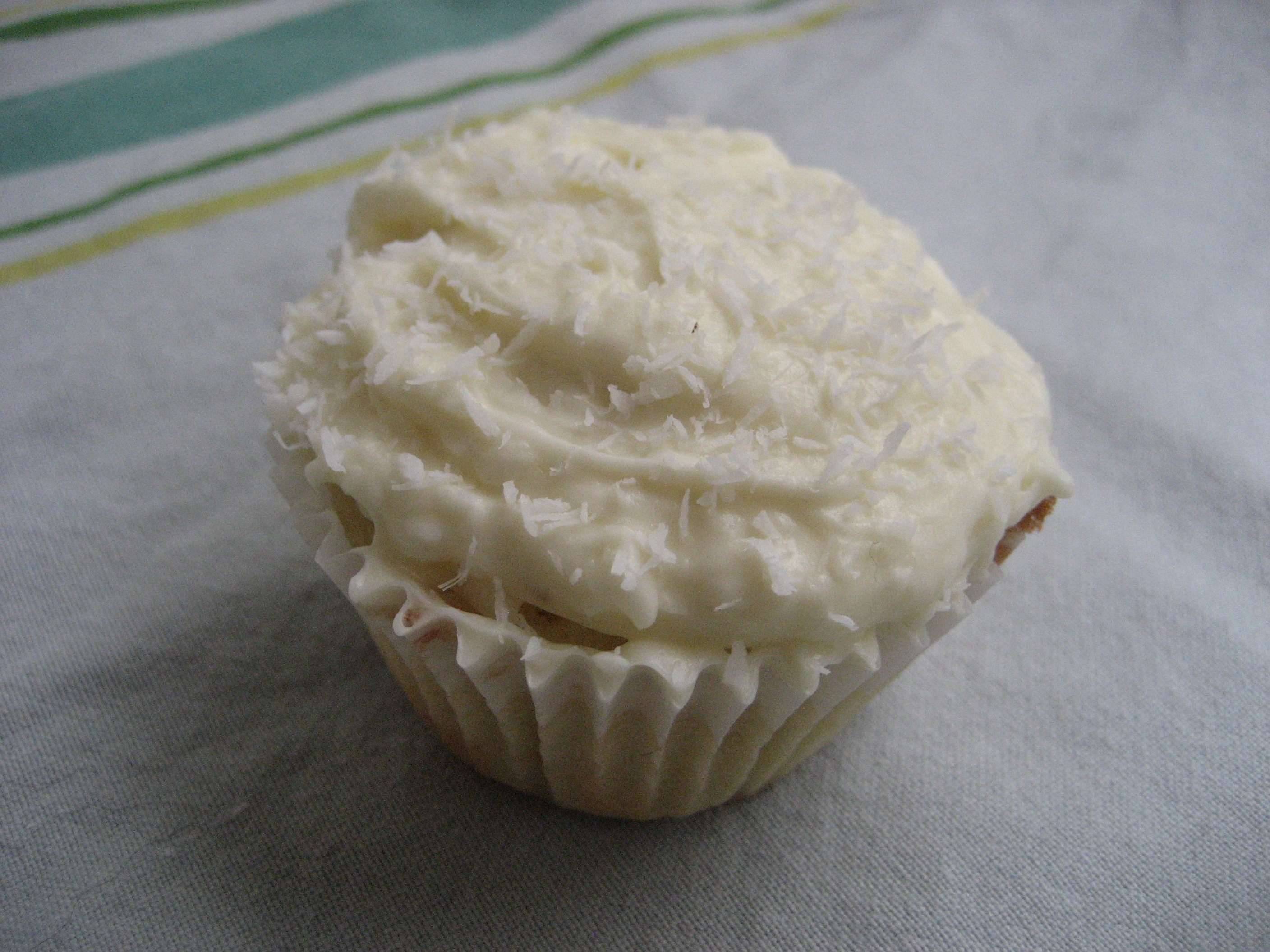 Coconut Cream Cupcakes with Frosting