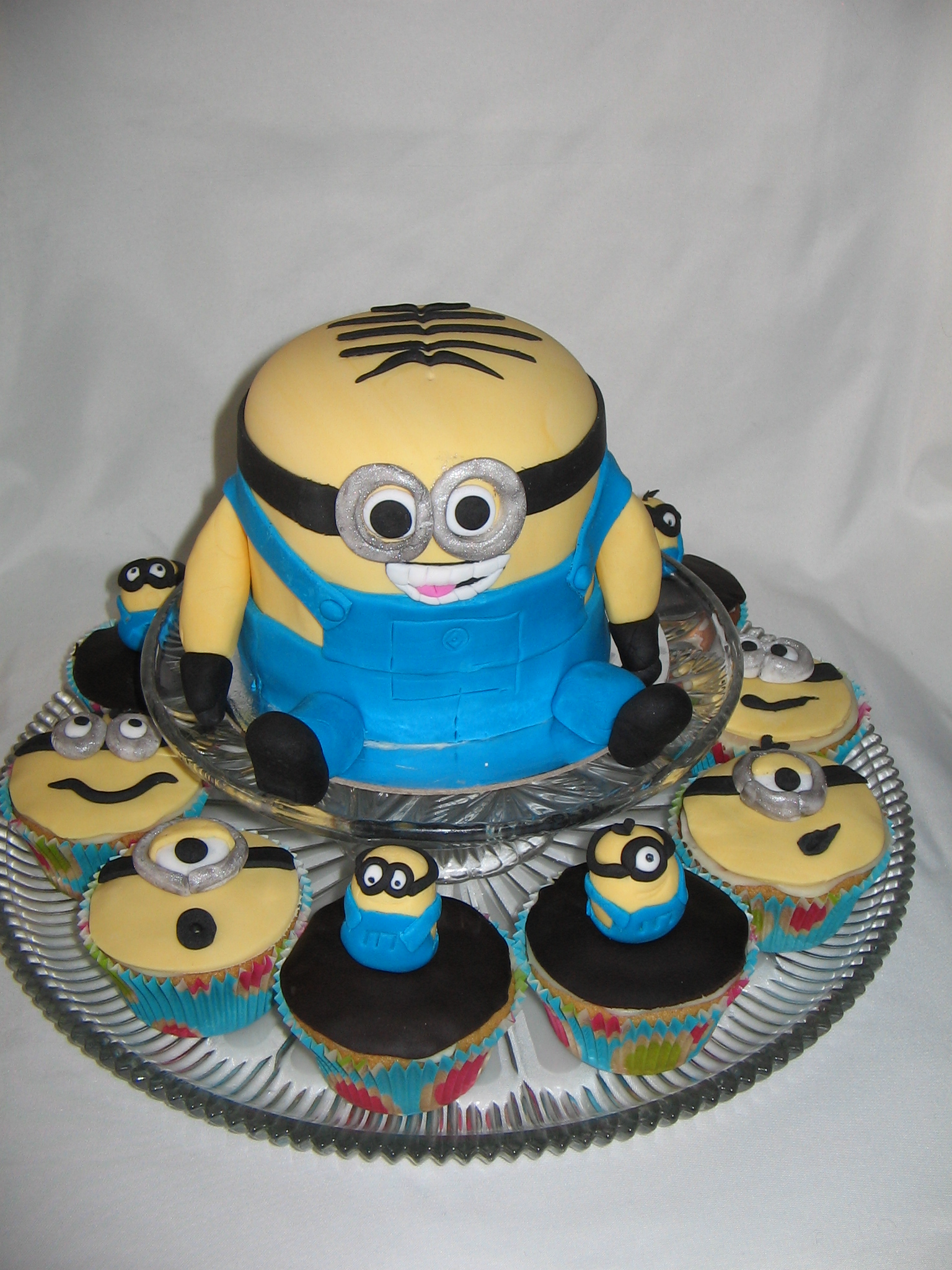 Despicable Me Cake