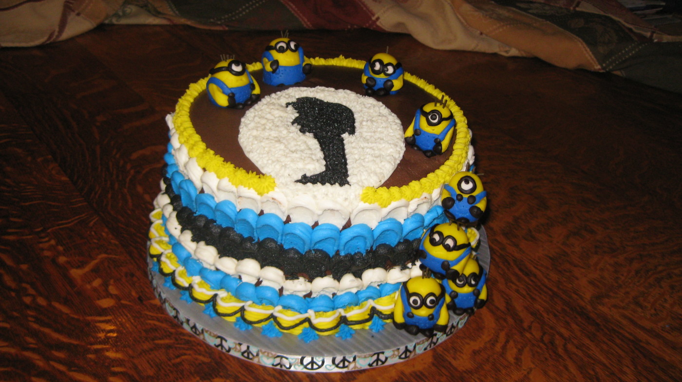 Despicable Me Cake