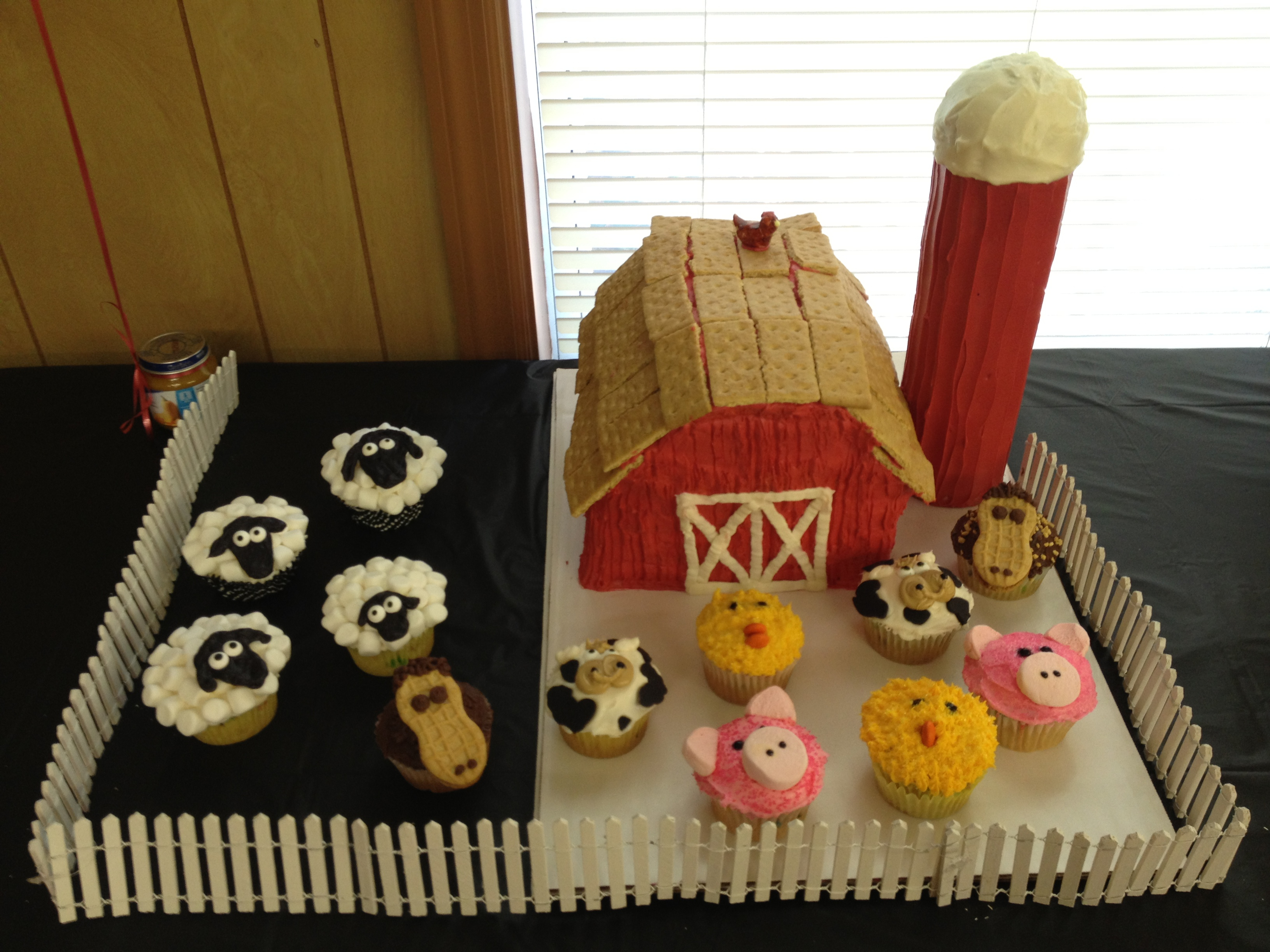 10 Photos of Farm Animal Baby Shower Cupcakes