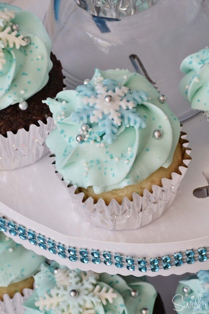 Frozen Birthday Cupcakes