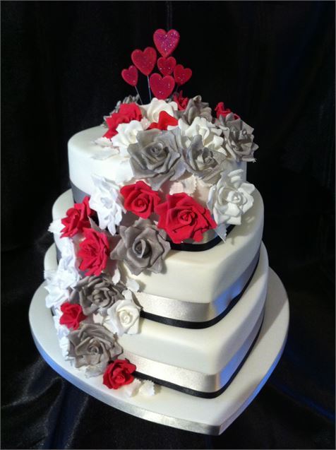 Heart Shaped Wedding Cakes with Fountains