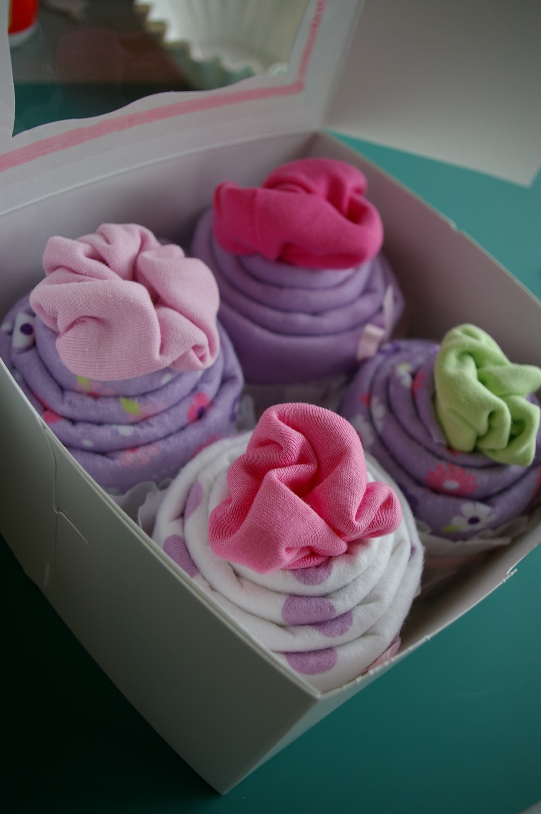 Baby Shower Onesie Cupcake Tutorial