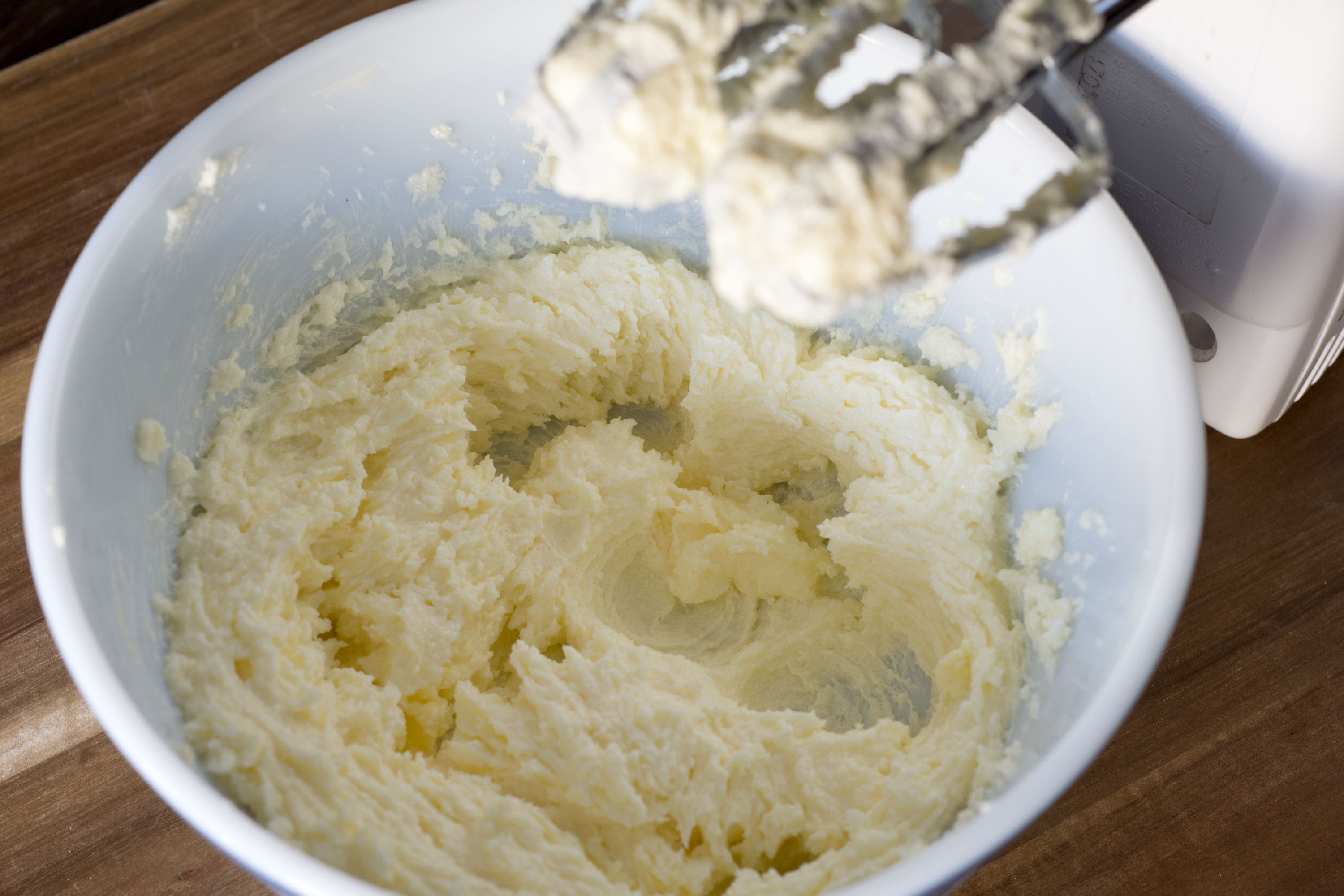 Decorating Cake with Whipped Cream Frosting