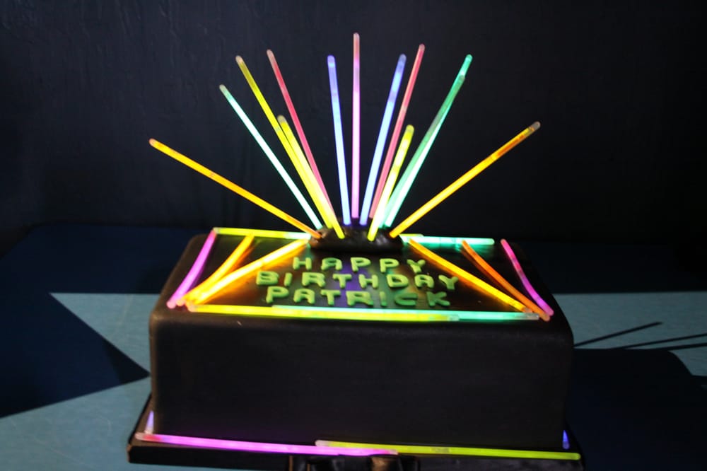 10 Photos of Laser Tag Birthday Cakes For A Party In The Dark Glow