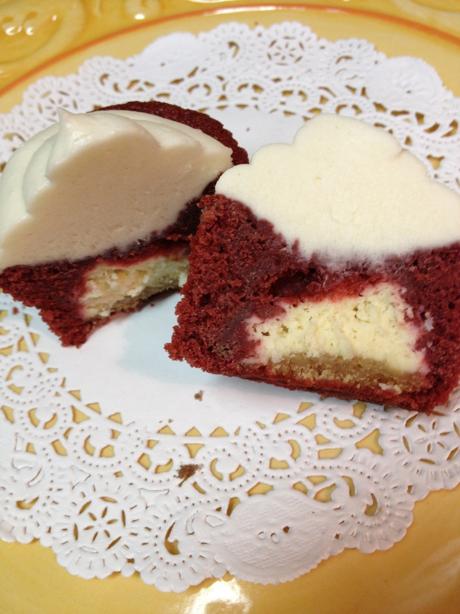 Red Velvet Cheesecake Cupcakes with Frosting